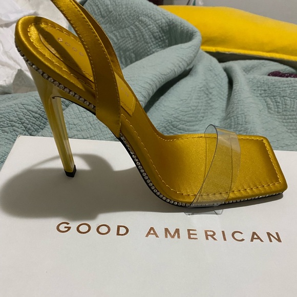 GOOD AMERICAN Crystal crush lucite sandal in ๐ lemonade ๐ - Picture 3 of 7